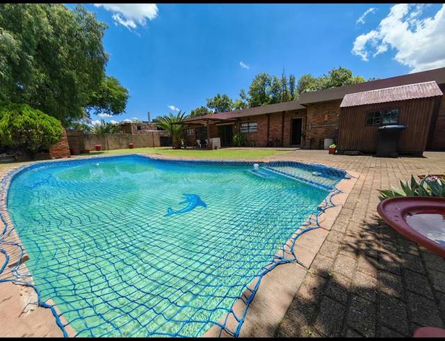 3 BEDROOM HOUSE FOR SALE IN VANDERBIJLPARK SW 2